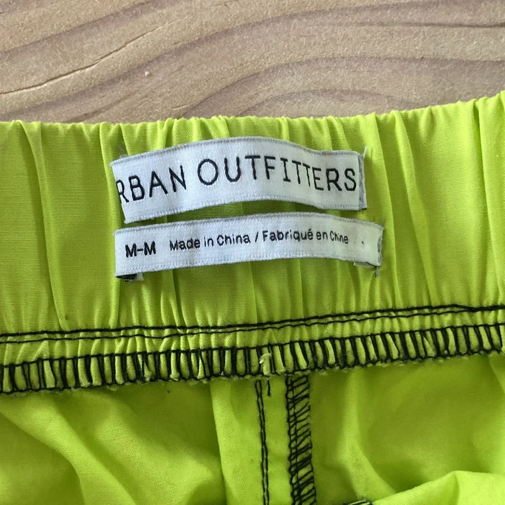 Women’s Bright Green Urban Outfitters Utility Shorts size M - Picture 4 of 4